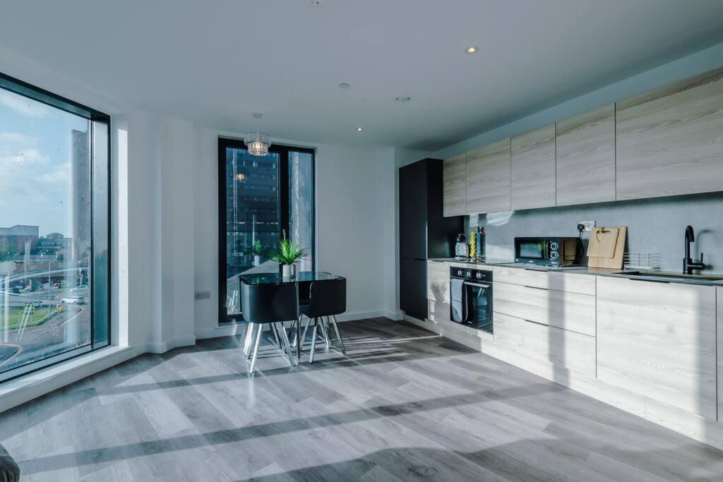 Stunning 2-Bed Premium Apartment - Free Wi-Fi Preston  Buitenkant foto