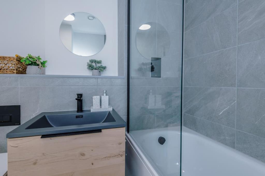 Stunning 2-Bed Premium Apartment - Free Wi-Fi Preston  Buitenkant foto