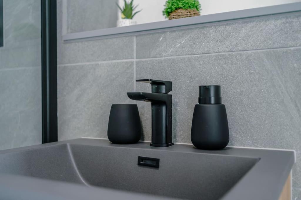 Stunning 2-Bed Premium Apartment - Free Wi-Fi Preston  Buitenkant foto